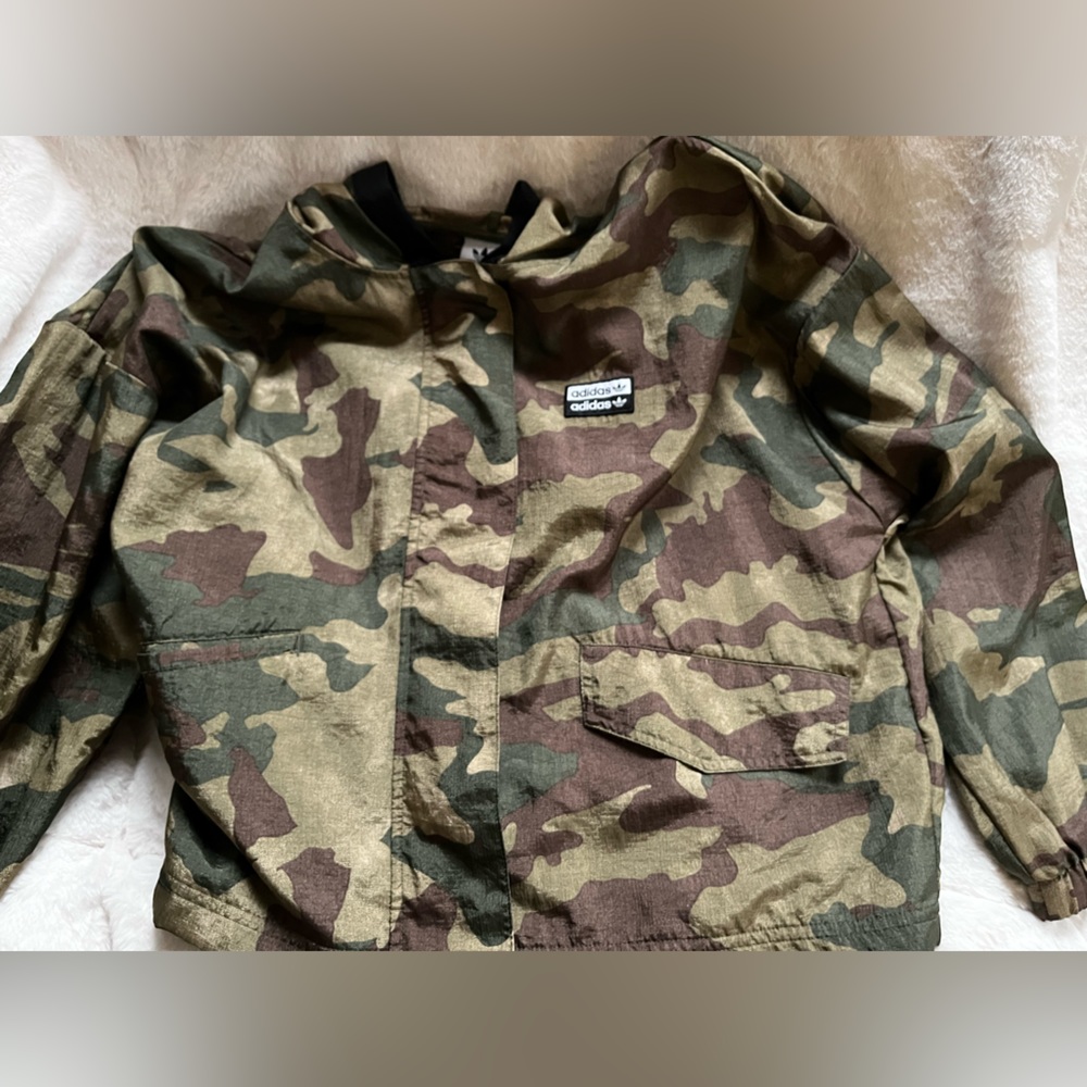 ADIDAS CAMO WINDBREAKER